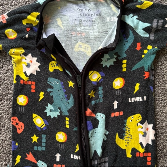 Bundle of Little Sleepies Zippys 6-12 - Picture 9 of 12